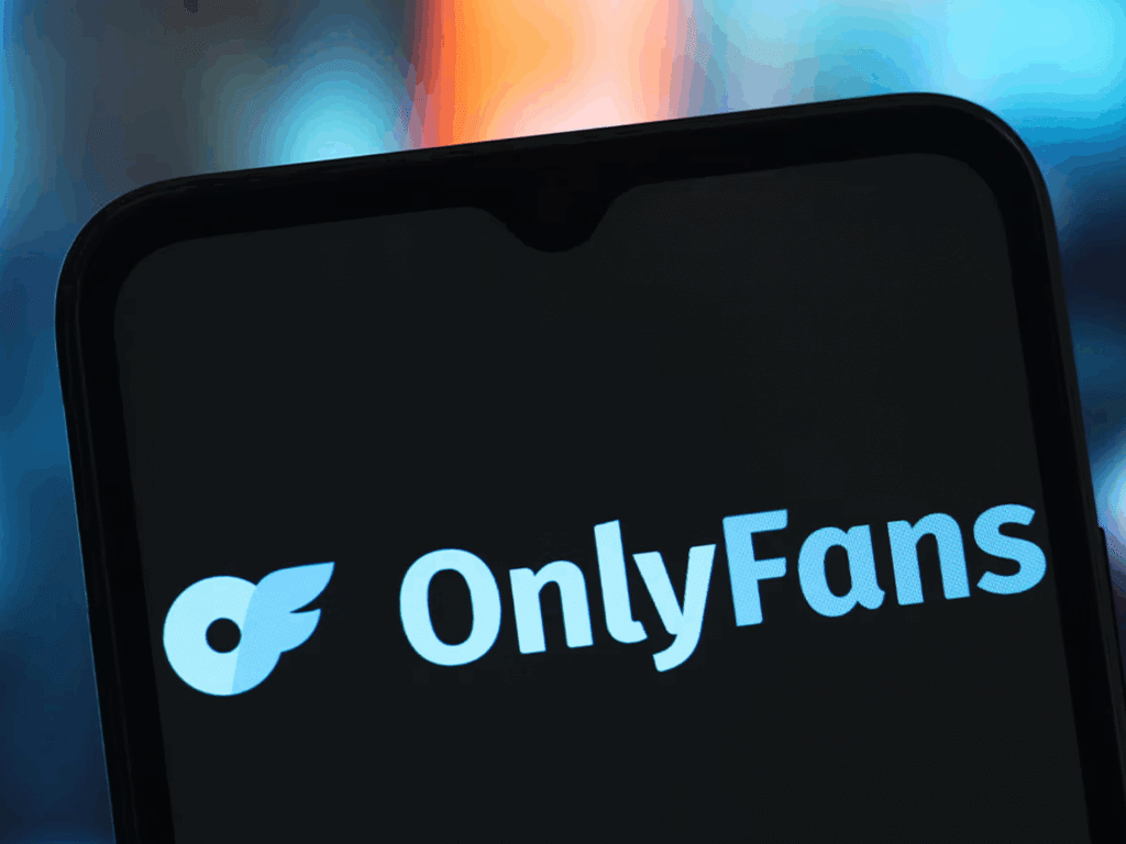 Gráfico de crecimiento de ingresos de OnlyFans en 2024 con cifras récord y usuarios activos.
