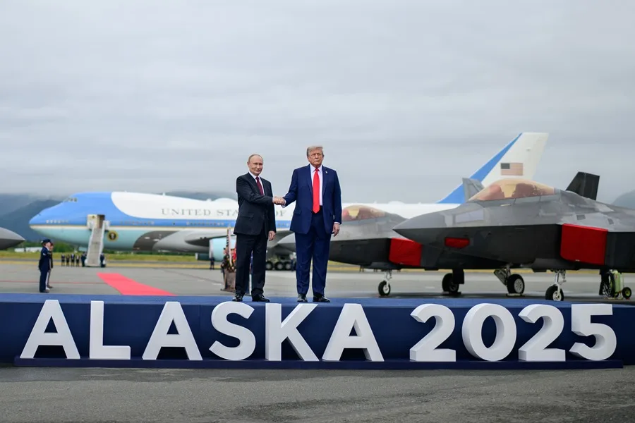 Vladimir Putin fue escoltado por cazas estadounidenses F-22 durante su regreso a Rusia desde Alaska