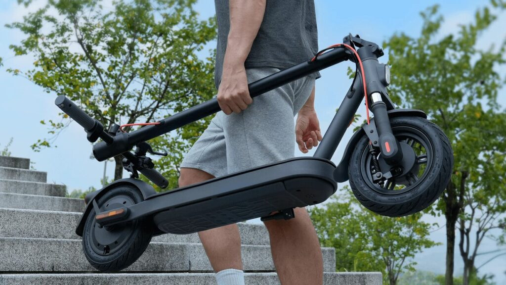 Xiaomi Electric Scooter 5 Plus con llantas de 12 pulgadas y diseño plegable