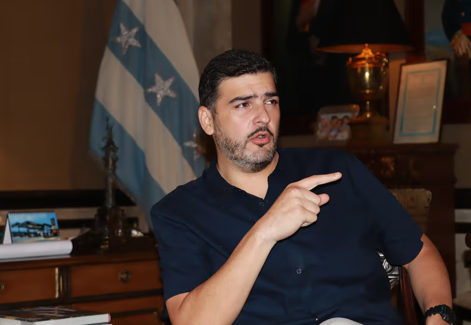 Aquiles Álvarez en su enlace radial hablando sobre la detención de un agente de tránsito en Guayaquil.
