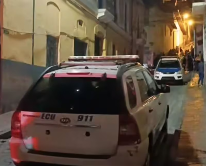Lugar del crimen donde un hombre fue asesinado en el Centro Histórico de Quito