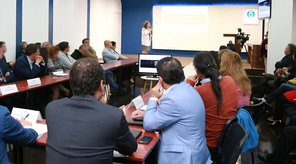 Vocales del IESS callan ante denuncias de derivaciones irregulares a clínicas privadas