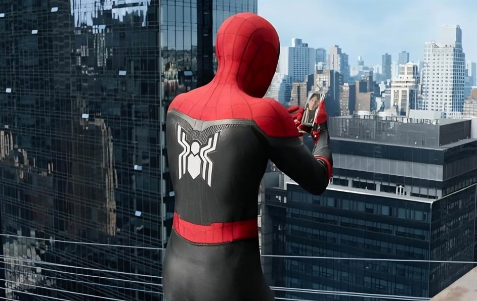 Tom Holland ya se deja ver con el traje completo de Spider-Man 4