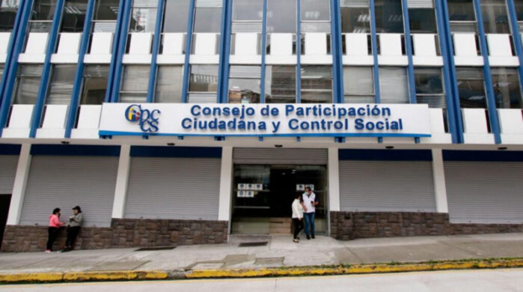 Comisionados denuncian retrasos en la renovación del CNE por parte del CPCCS.