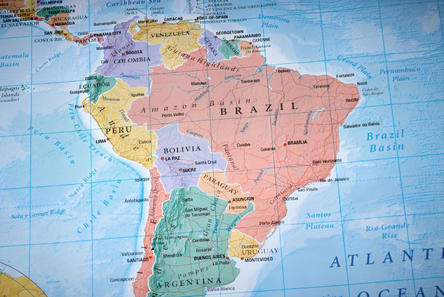 Mapa de América Latina con indicadores de inversión extranjera por país en 2024