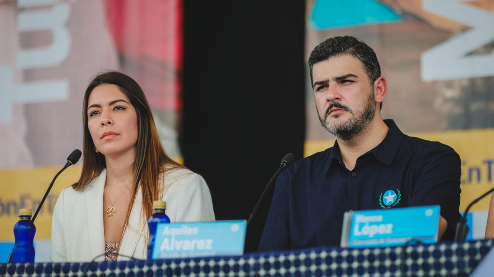 Disputa entre Alvarez y Aguiñaga