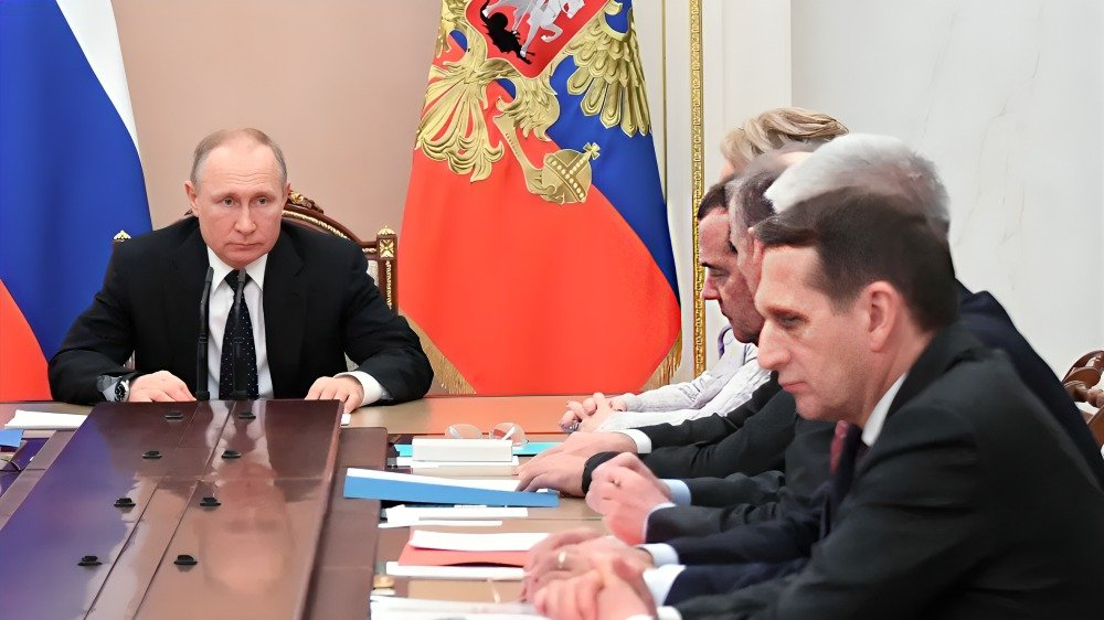 Rusia rechazó las amenazas de Estados Unidos de aplicar aranceles secundarios a los importadores de petróleo ruso, en medio de las tensiones por la guerra en Ucrania