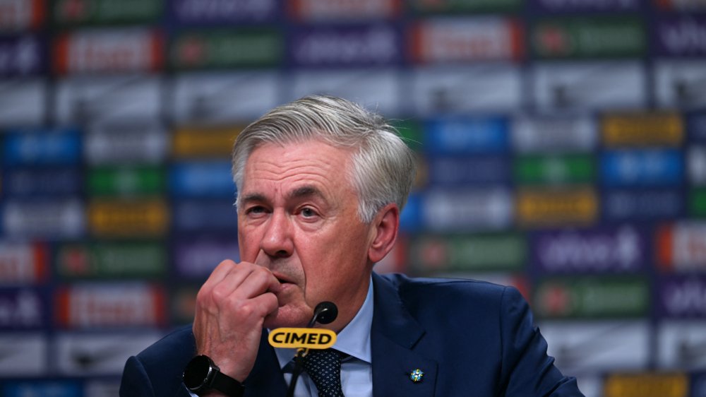 Carlo Ancelotti anunciando convocatoria de Brasil sin Vinícius Jr en conferencia de prensa agosto 2025