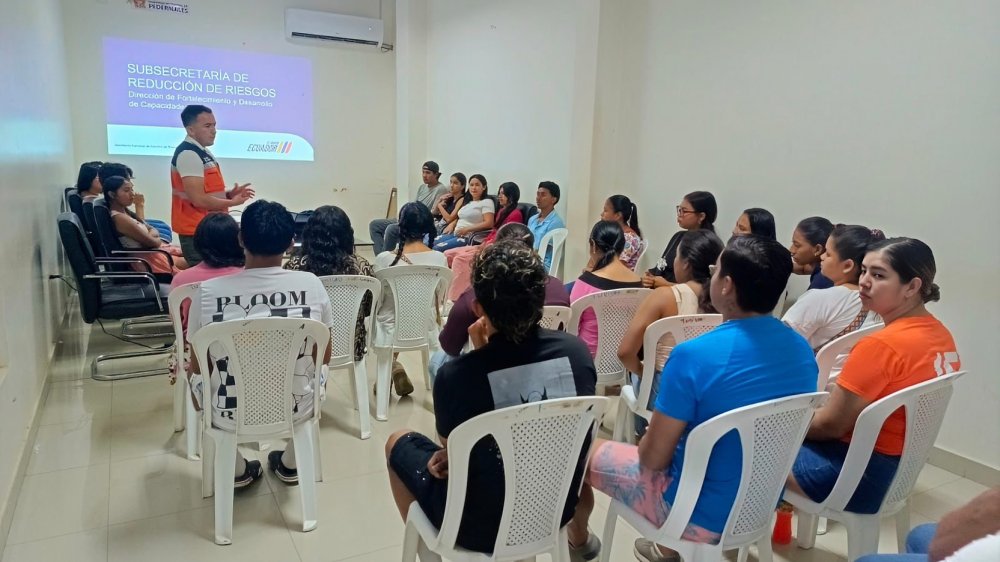Jóvenes realizan inscripciones para el programa Jóvenes en Acción en oficinas del MIES en Ecuador