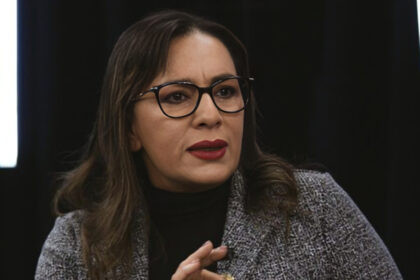 Zaida Rovira durante entrevista sobre castración química en consulta popular