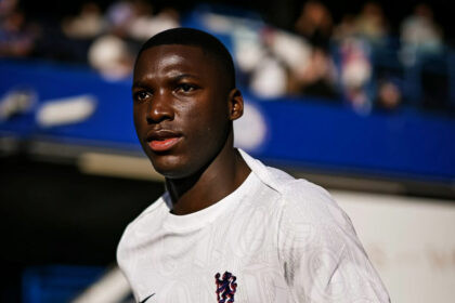 Moisés Caicedo temporada 2025-26 entrenando con el Chelsea antes del inicio de la Premier League