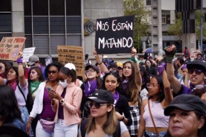 extinción del Ministerio de la Mujer en Ecuador genera críticas