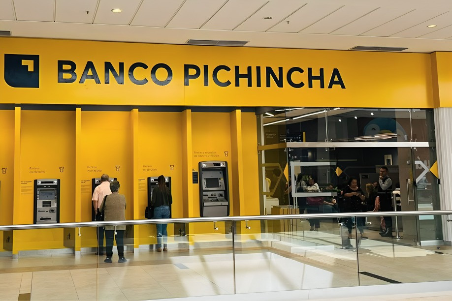 clientes retiraron USD 160 millones de Banco Pichincha