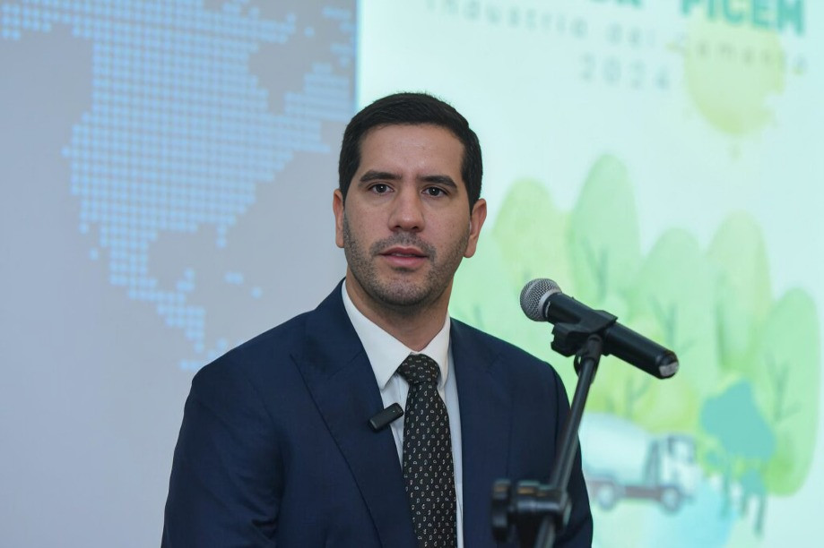 Roberto Luque, ministro de Obras Públicas
