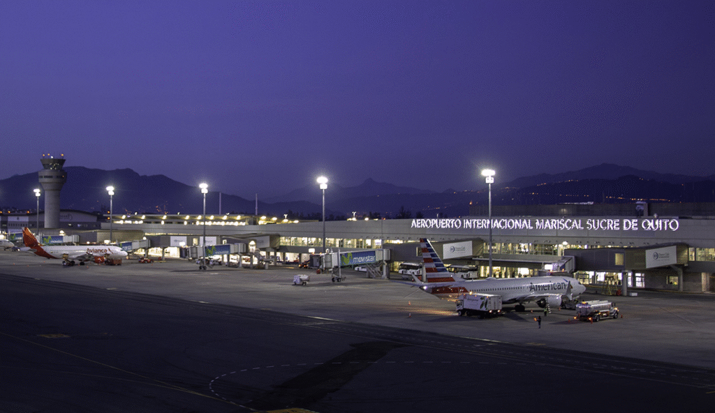 viones comerciales en aeropuerto de Ecuador con boletos de avión Ecuador no pueden subir según gobierno nacional