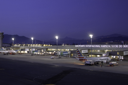 viones comerciales en aeropuerto de Ecuador con boletos de avión Ecuador no pueden subir según gobierno nacional