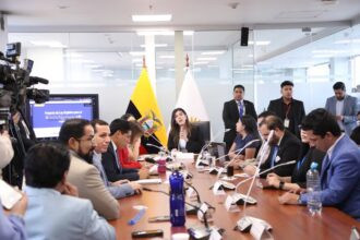 Comisión analiza proyecto de ley de transparencia social en sesión legislativa de agosto 2025