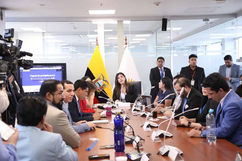 Comisión analiza proyecto de ley de transparencia social en sesión legislativa de agosto 2025