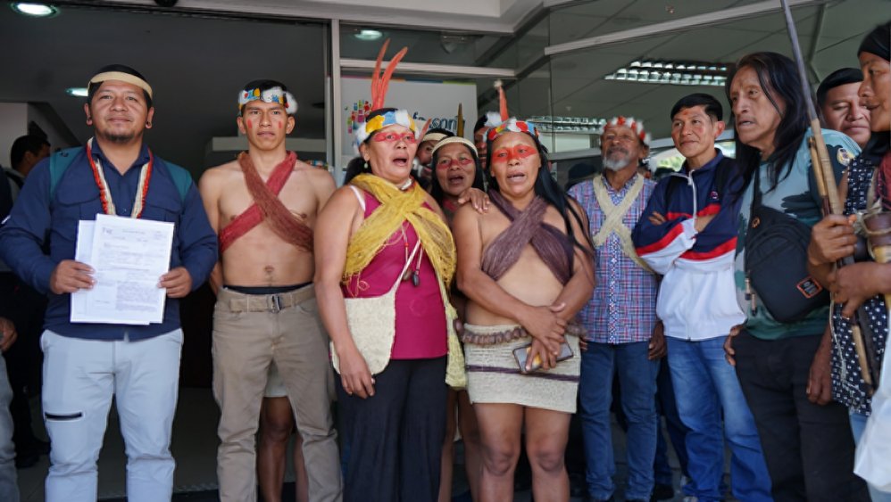 Líderes del pueblo Waorani Milton Huamoñi y Moipa Ñihua durante rueda de prensa exigiendo reconocimiento presidencial