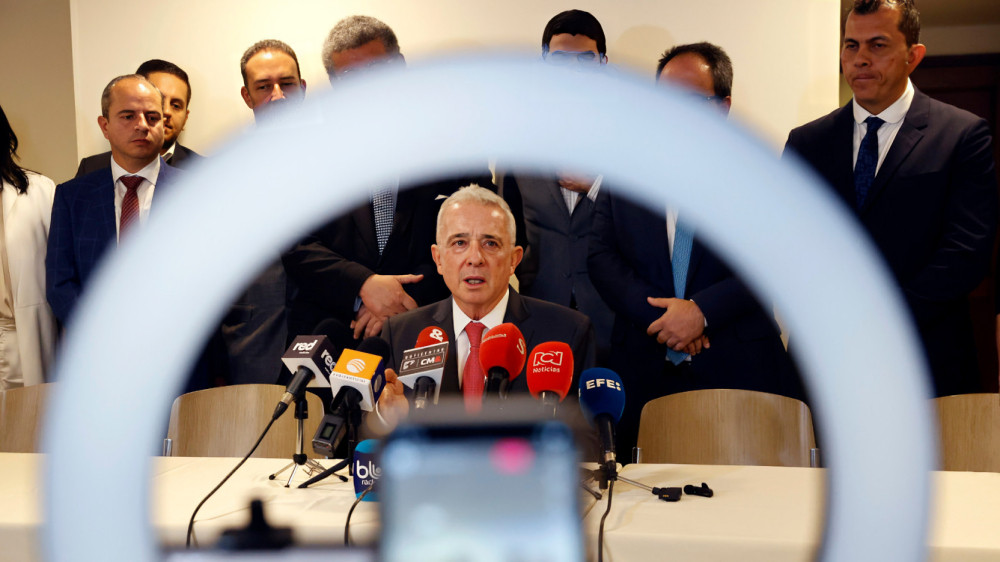 Álvaro Uribe expresidente Colombia durante audiencia judicial libertad inmediata tribunal Bogotá