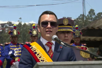 Daniel Noboa en ceremonia militar por Primer Grito de Independencia en Escuela Militar Eloy Alfaro Quito agosto 2025