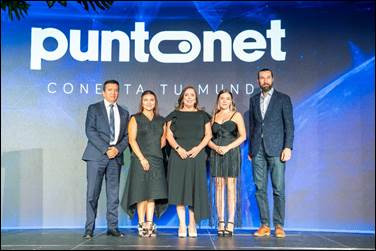 Equipo de Puntonet presenta la primera memoria de sostenibilidad, destacando conectividad, inclusión digital y prácticas sostenibles.