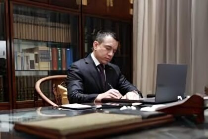 Daniel Noboa emite decretos para la fusión ministerial