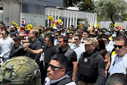 Marcha de Daniel Noboa contra la Corte Constitucional