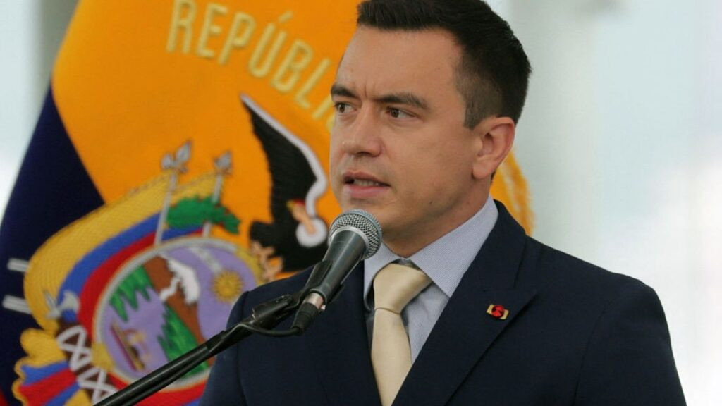 Daniel Noboa durante el anuncio de la reestructuración ministerial en Ecuador, agosto 2025.