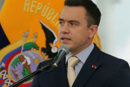 Daniel Noboa durante el anuncio de la reestructuración ministerial en Ecuador, agosto 2025.