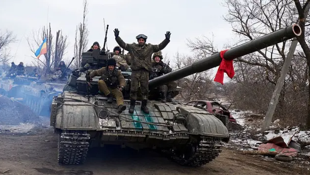 Tropas rusas en operativo militar durante la toma de dos pueblos más en Donetsk.