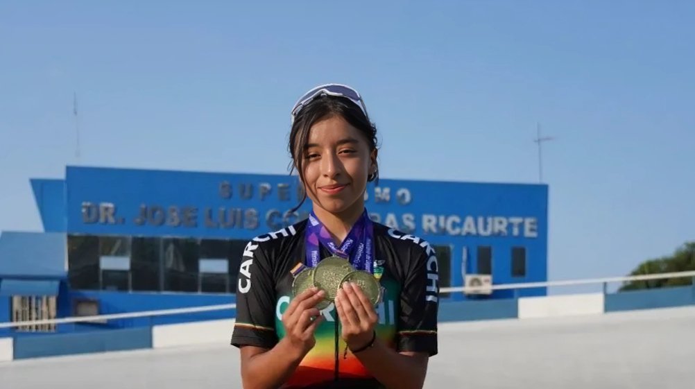 Nahomi Játiva primera mujer carchense ciclista preparándose para Mundial de Ciclismo en Ruanda 2025