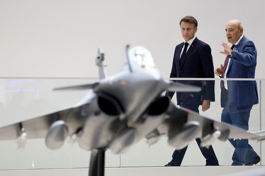 Aviones de combate Rafale franceses preparándose para despliegue hacia Polonia en respuesta a amenazas rusas