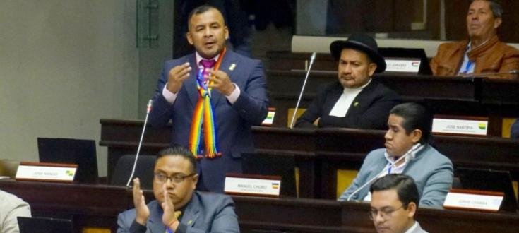 Marlon Vargas, presidente de la Conaie, en entrevista sobre el extractivismo en Ecuador.