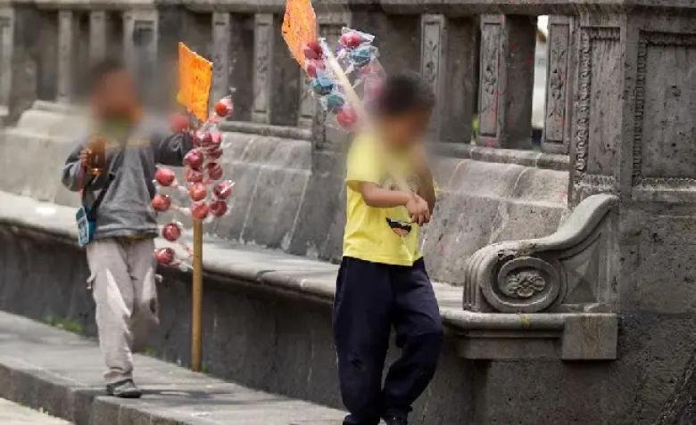 Policía y Fiscalía en operativo contra la explotación laboral infantil en Quito, septiembre de 2025.