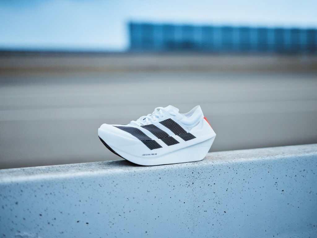 Adidas Adizero Evo Prime X, zapatillas de competición ultraligeras y rápidas con placa de carbono.