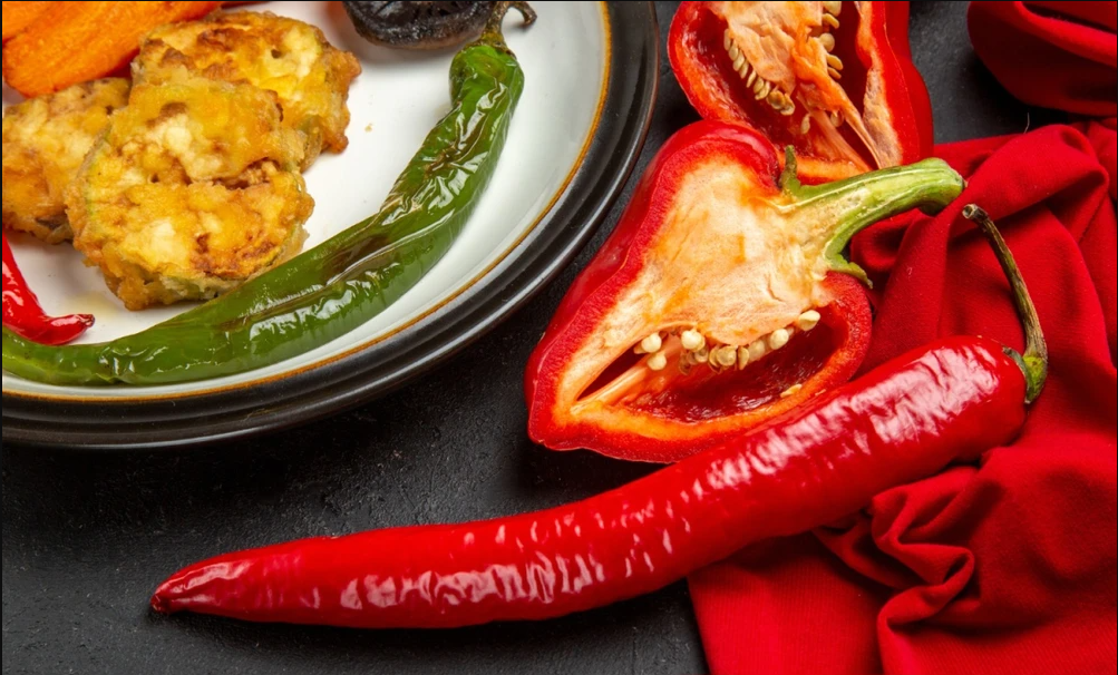 Platos con comida picante como ají y rocoto, ricos en capsaicina y antioxidantes