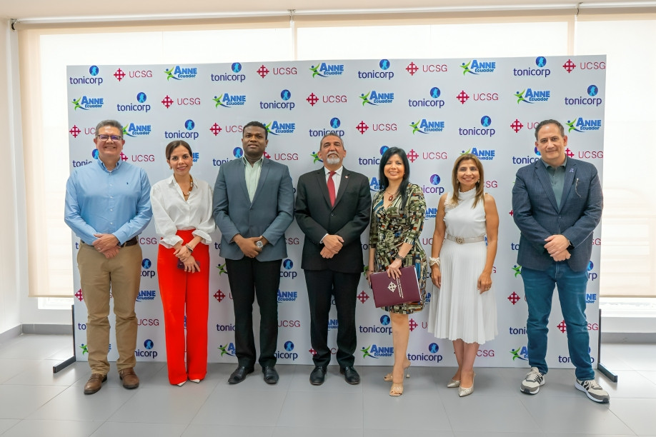 Firma de alianza entre directivos de Tonicorp y representantes de ANNE para impulsar iniciativas sostenibles en nutrición en Ecuador