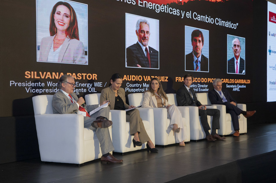 Líderes del sector energético reunidos en el XX Encuentro Anual de Petróleo y Gas ENAEP 2025 en Quito