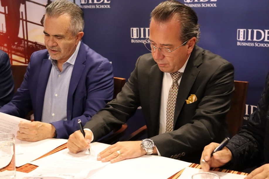 IDE Business School y Constructores Positivos