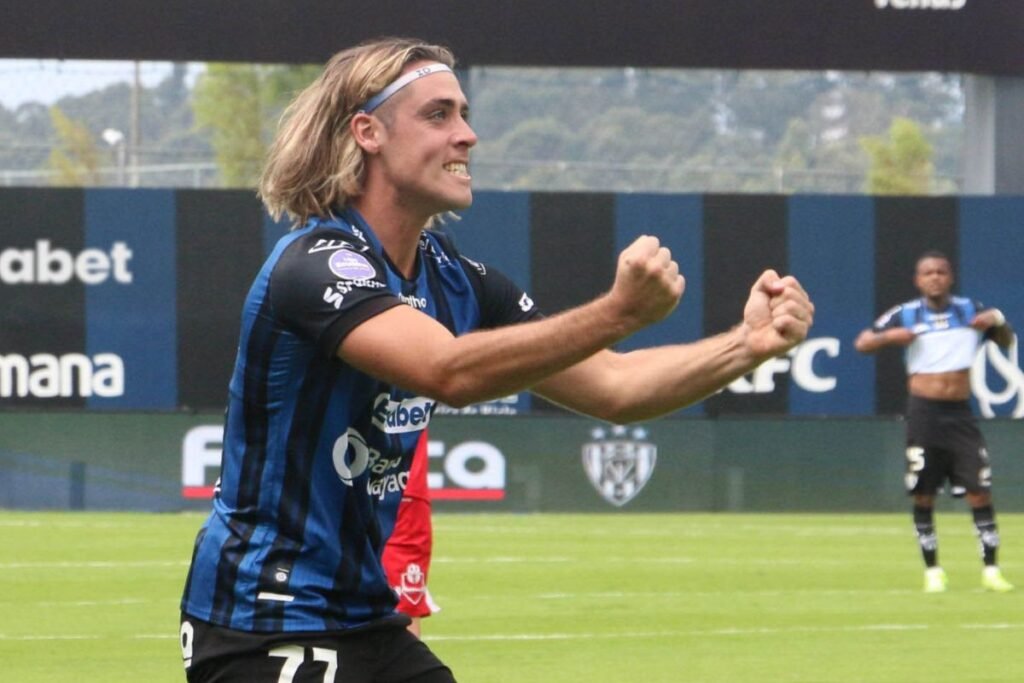 Jugadores de Independiente del Valle celebrando su liderazgo en la LigaPro 2025