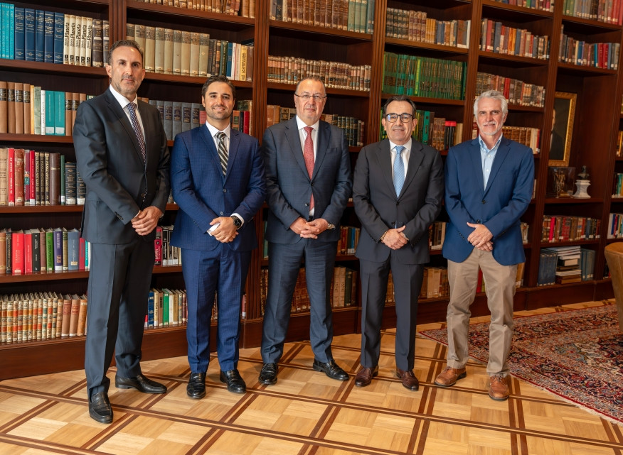Ejecutivos de Torre Internacional Acervo anuncian construcción primer Hotel InterContinental Ecuador