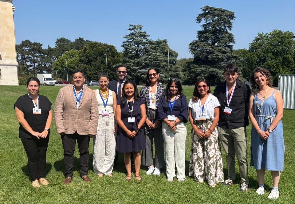Delegados de Ecuador e Ichthion en la negociación del Tratado Global de Plásticos en Ginebra.