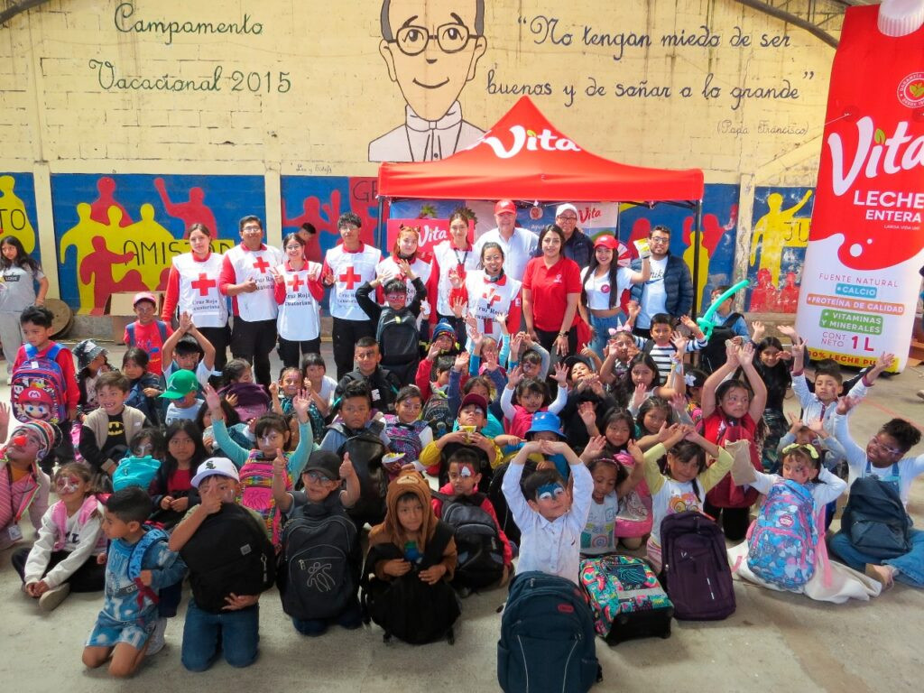 Vita Alimentos junto a la Cruz Roja de Pichincha entrega útiles y productos nutritivos a niños en Quito