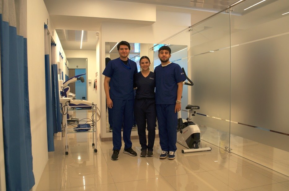 Inauguración de centros de fisioterapia PraxMED con equipos modernos y especialistas en Quito