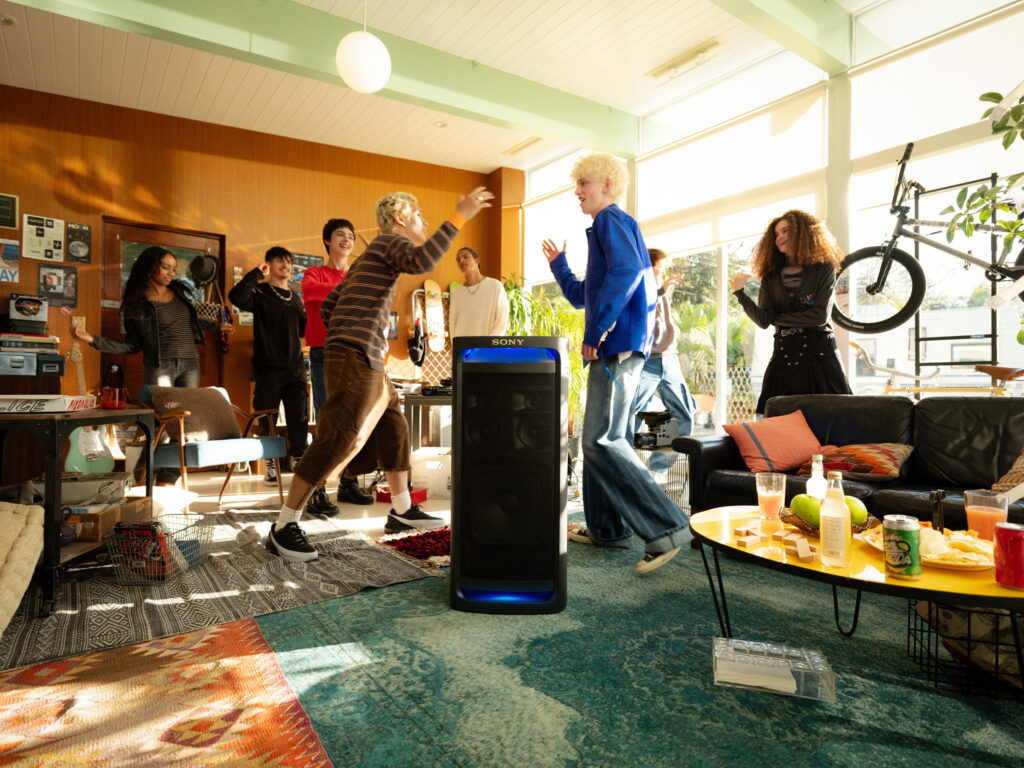 Parlantes Sony ULT POWER SOUND con iluminación 360° y micrófonos inalámbricos ULT MIC1 en Ecuador.