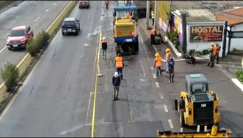 Cierres viales en la avenida Oswaldo Guayasamín por repavimentación en Quito septiembre 2025
