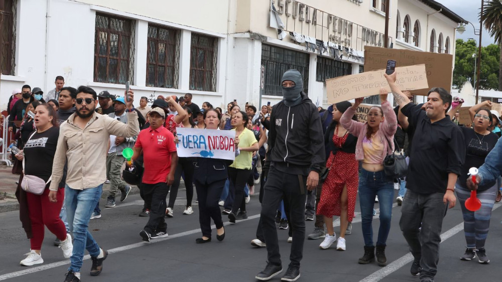 Manifestantes marchan durante el paro nacional en Ecuador convocado por la Conaie en septiembre de 2025