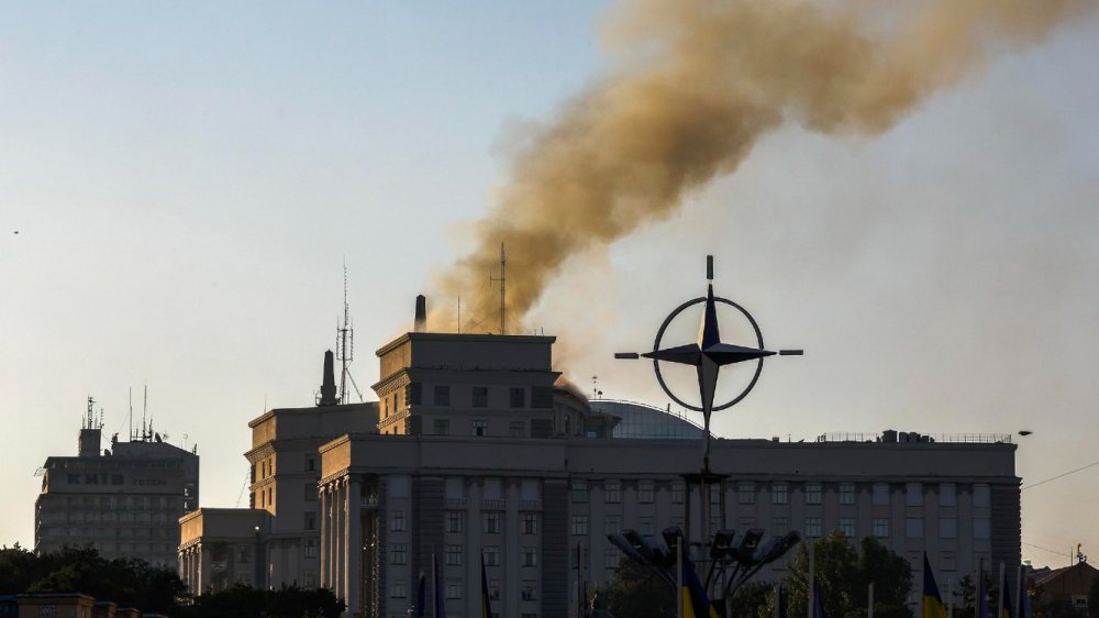 Humo se eleva sobre edificios gubernamentales de Kiev tras mayor ataque aéreo ruso contra Ucrania