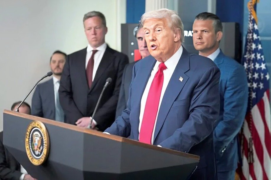 Donald Trump rinde homenaje a víctimas del 11S